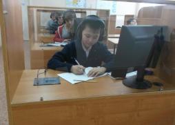 - учебная и специализированная мебель, -книгопечатная продукция, -печатные пособия, -информационно-коммуникационные средства (лингафонный кабинет), -технические средства обучения (ноутбук или компьютер, проектор, интерактивная доска); -дидактический материал (стенды); - звуковые пособия (CD 5-11 кл.)